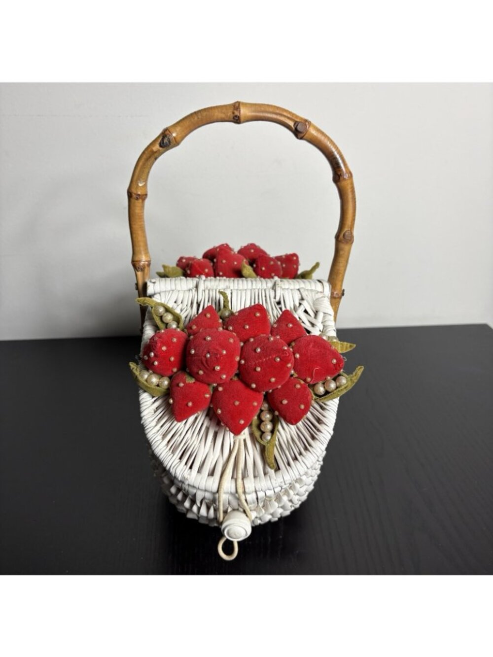 Vintage Mid-Century White Wicker Basket Purse Strawberry Theme Pinup Japan - Picture 7 of 16